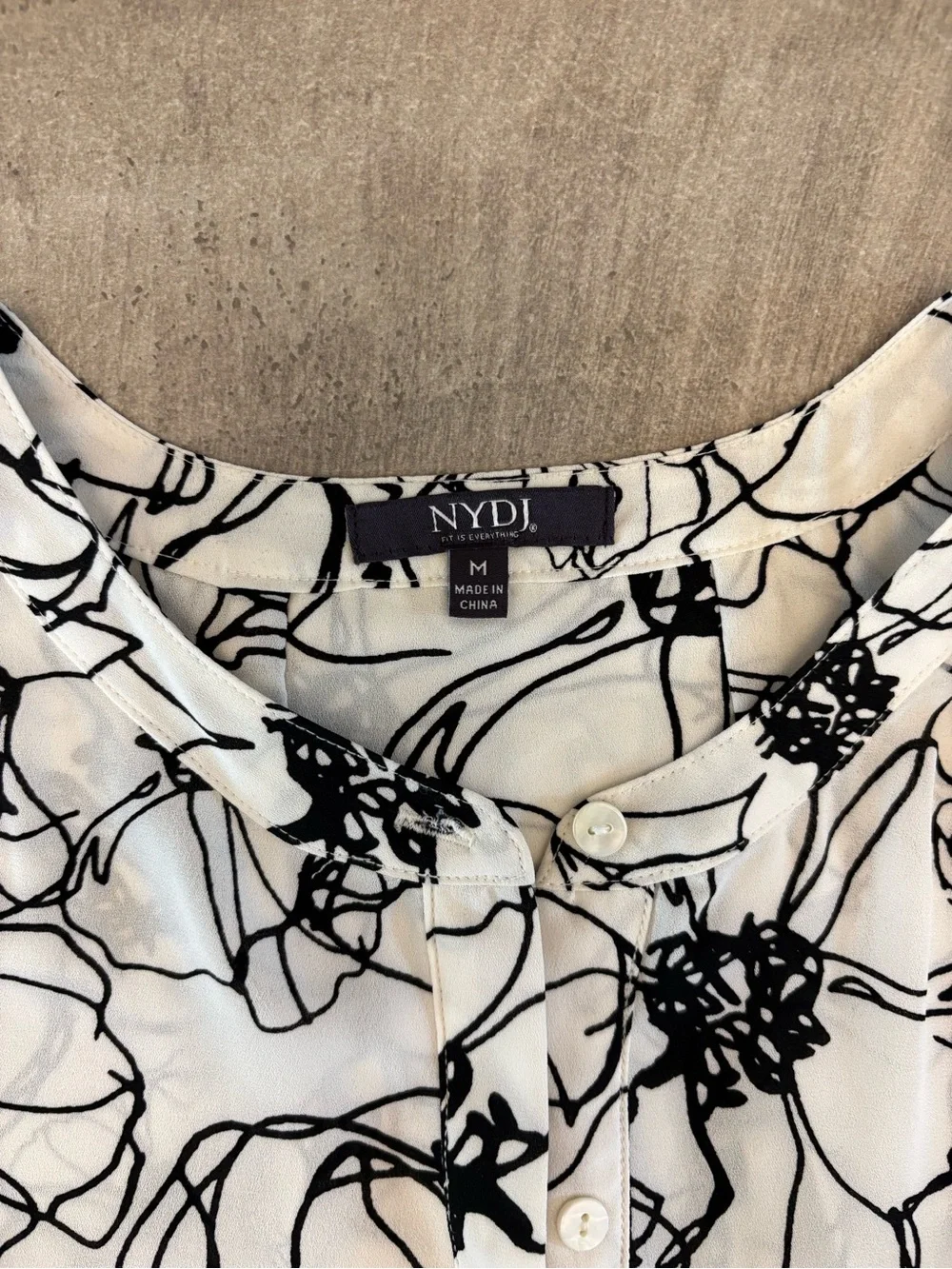 NYDJ Black White Floral Print Button Front Blouse Women’s Medium Office Work M - Picture 2 of 10